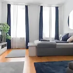 City Apartment, Central, 2 Min To U1 Keplerplatz, Monthly Stays Only