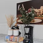 City Apartment, Central, 2 Min To U1 Keplerplatz, Monthly Stays Only