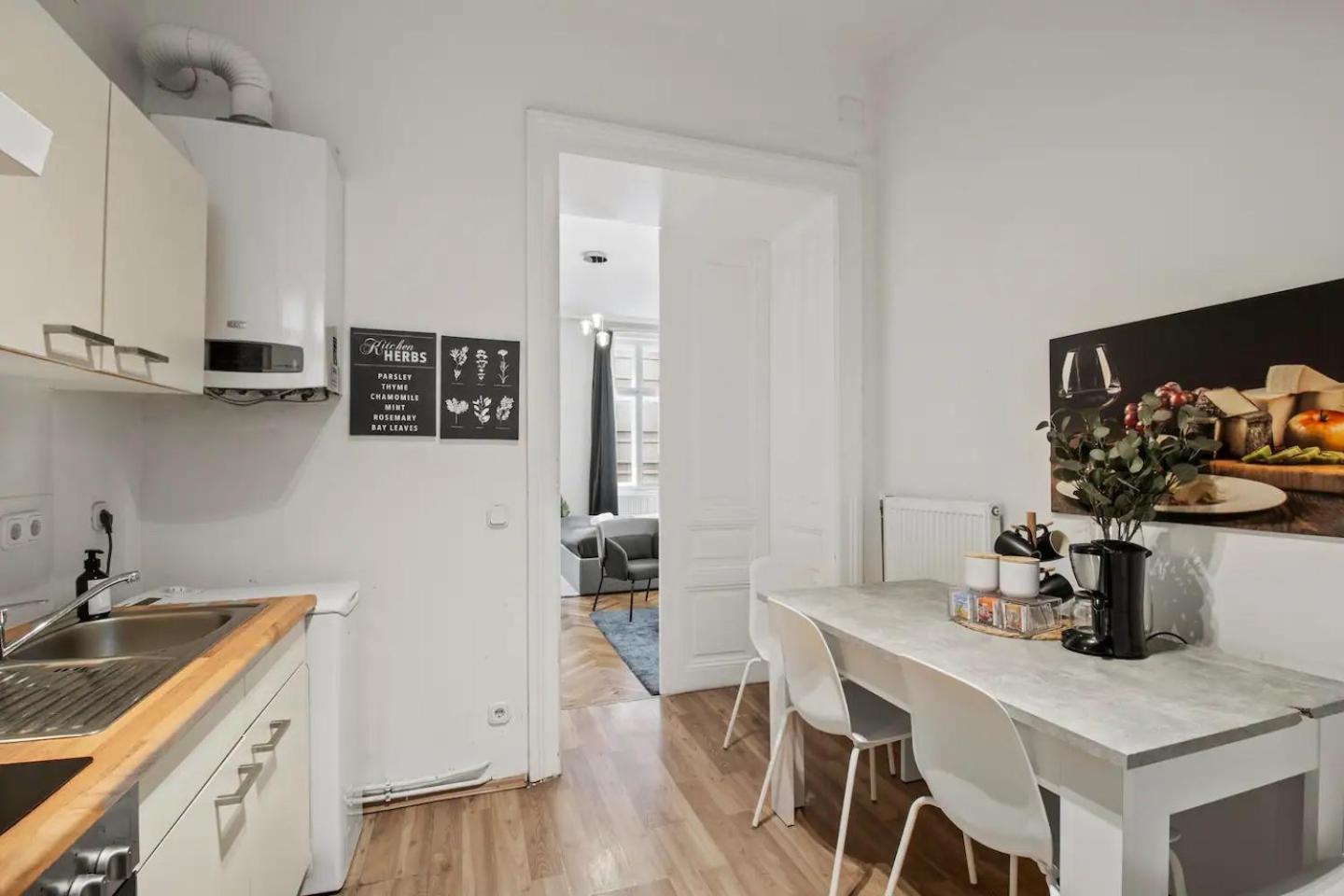 Apartment Apartment, Central, 2 Min To U1 Keplerplatz, Monthly Only *
