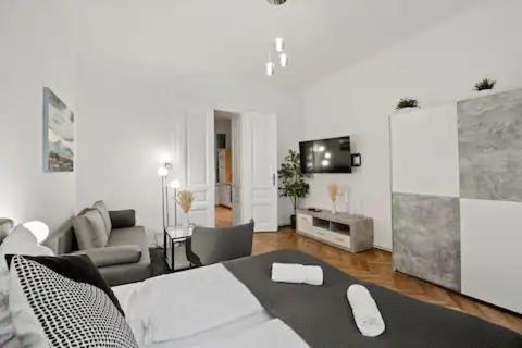 Apartment, Central, 2 Min To U1 Keplerplatz, Monthly Only Apartment *