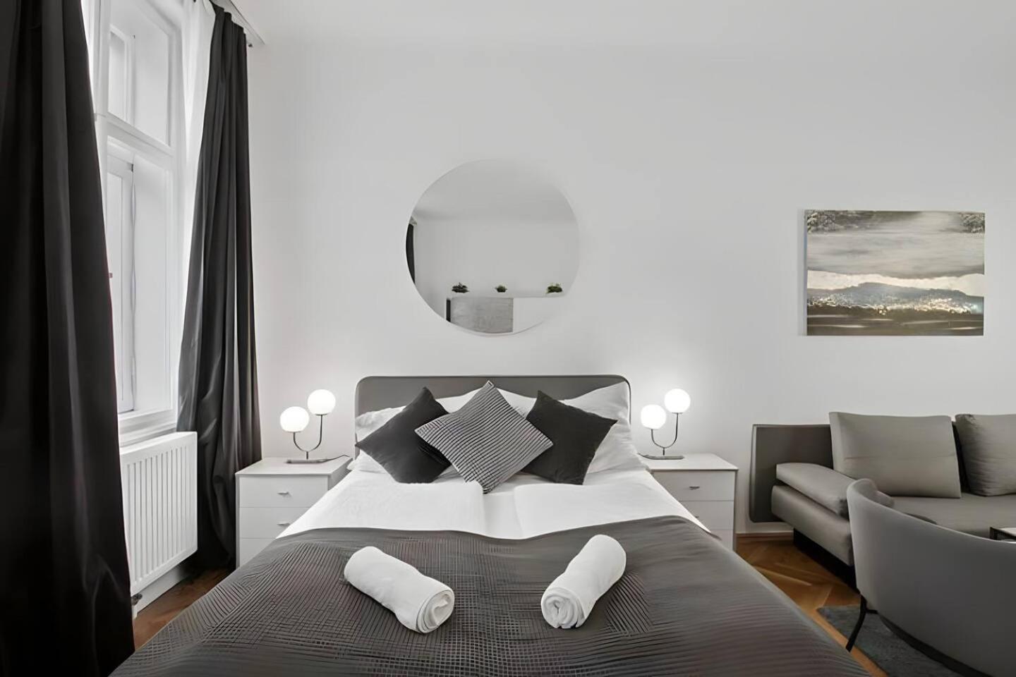 Apartment Apartment, Central, 2 Min To U1 Keplerplatz, Monthly Only