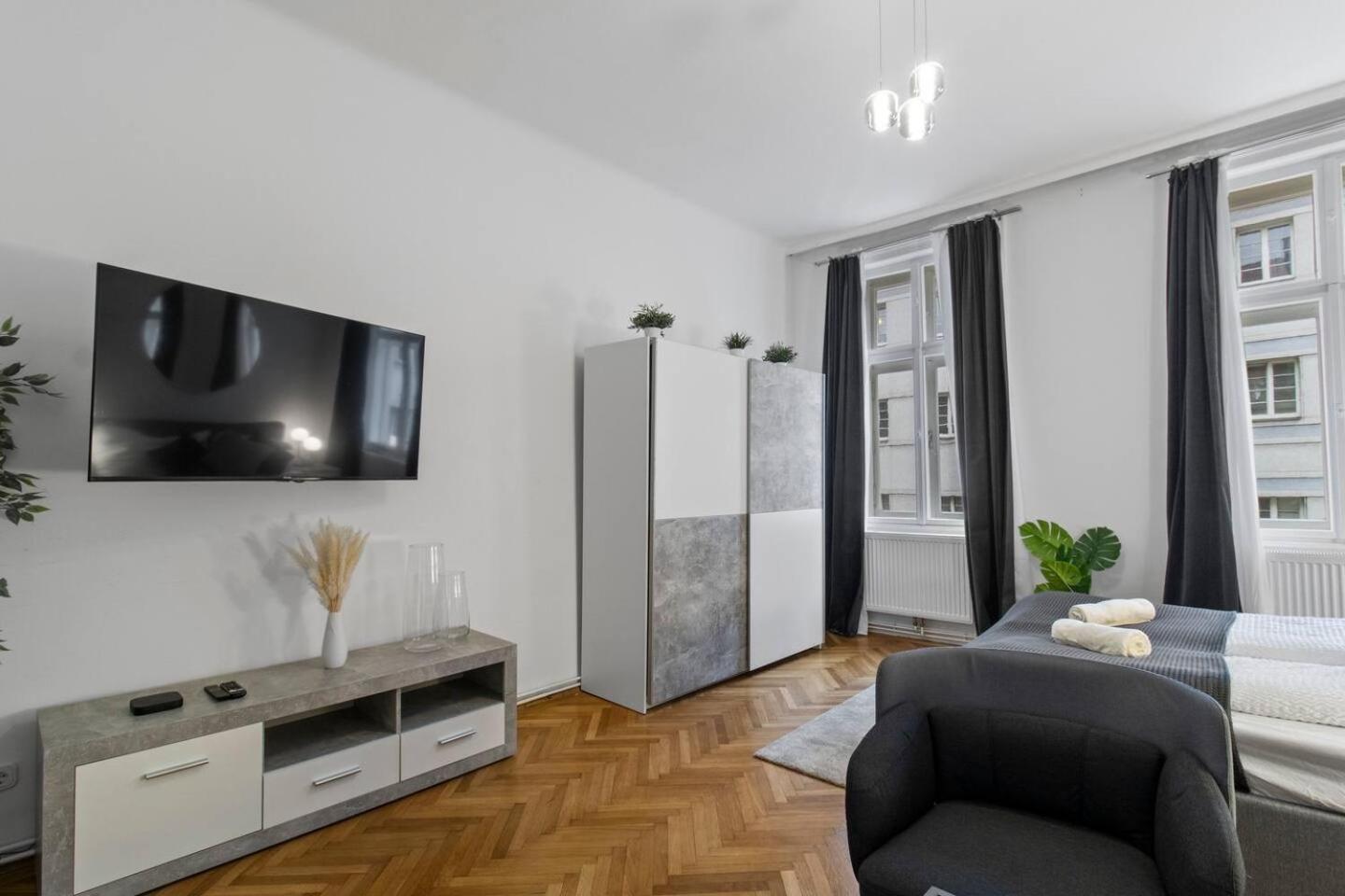 Apartment, Central, 2 Min To U1 Keplerplatz, Monthly Only * Wien