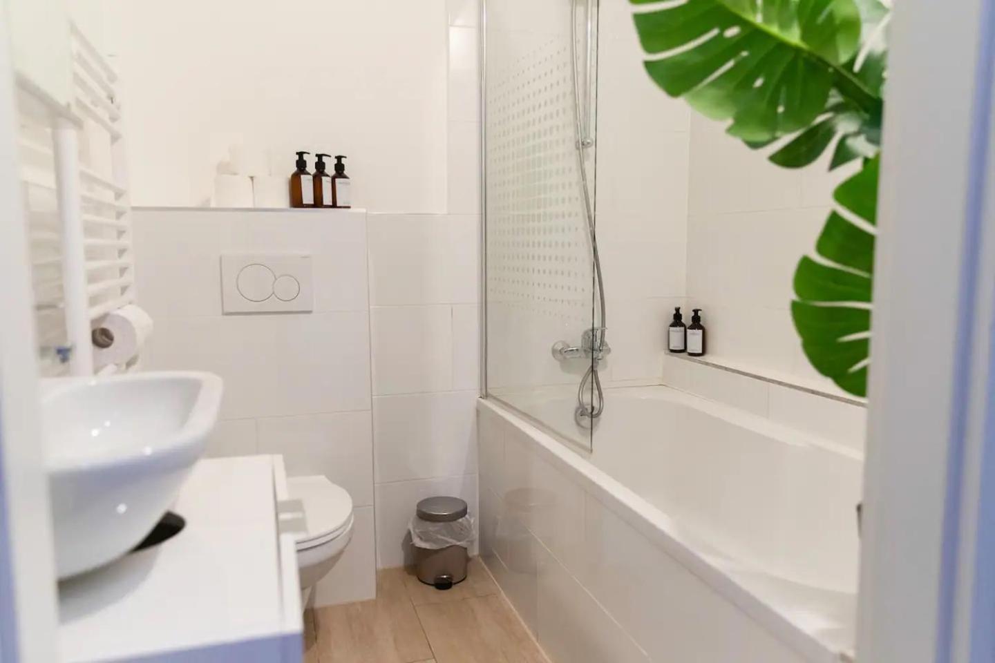 Apartment Apartment, Central, 2 Min To U1 Keplerplatz, Monthly Only